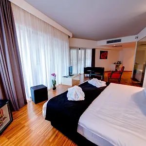 Otel Sarroglia