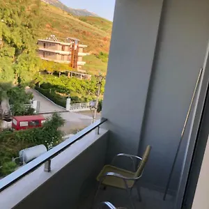 Otel Divers, Radhimë